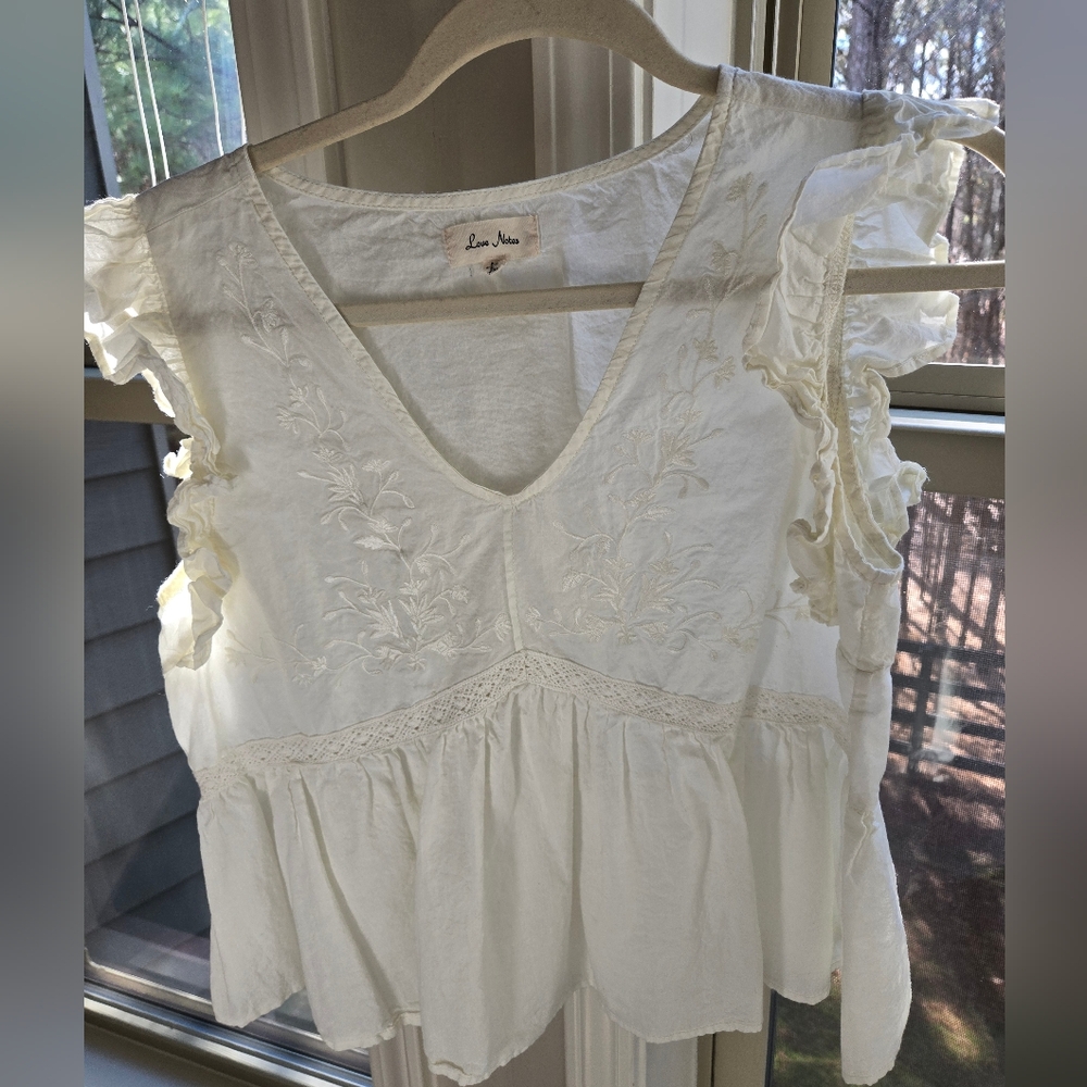 NWOT Love Notes Cream Embroidered Blouse Size Medium